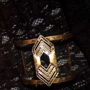 Wide  Cuff Bracelet Silver Tone 2” Arrow Chevron Design with rhinestone accents